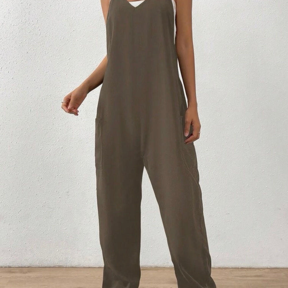 SHEIN EZwear Double Pocket Cami Jumpsuit without Tank Top in Whole Brown.